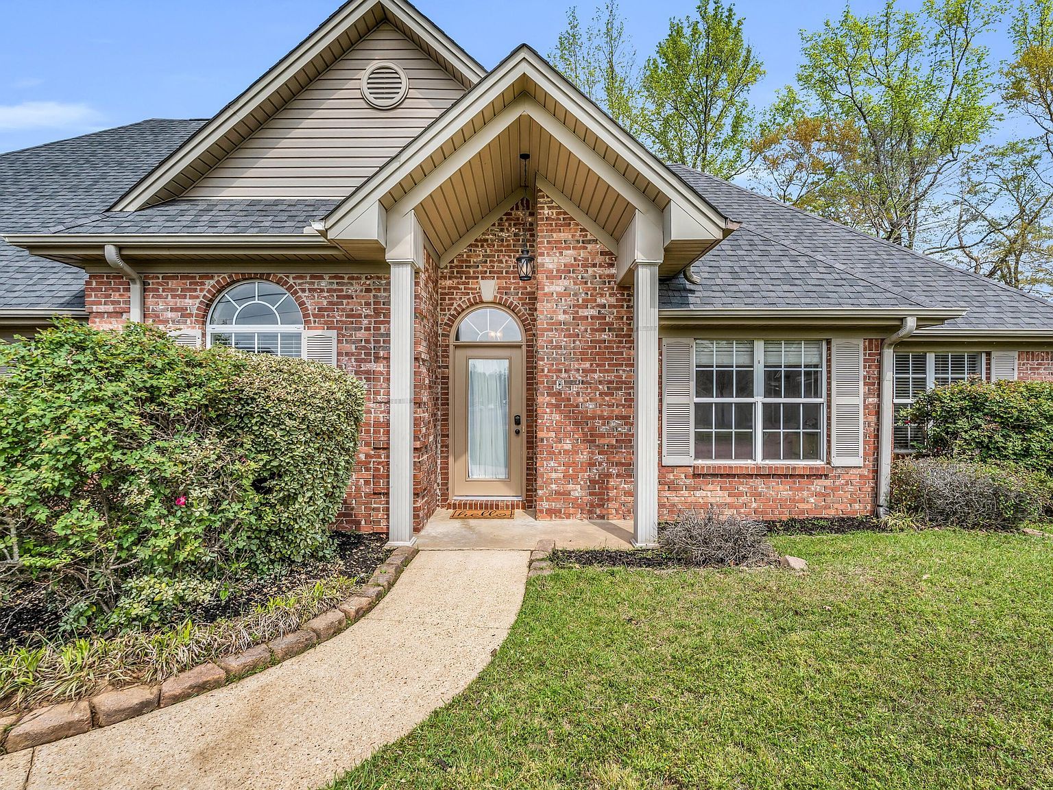 120 Acorn Dr Columbus, MS 39705 - Thumbnail 3