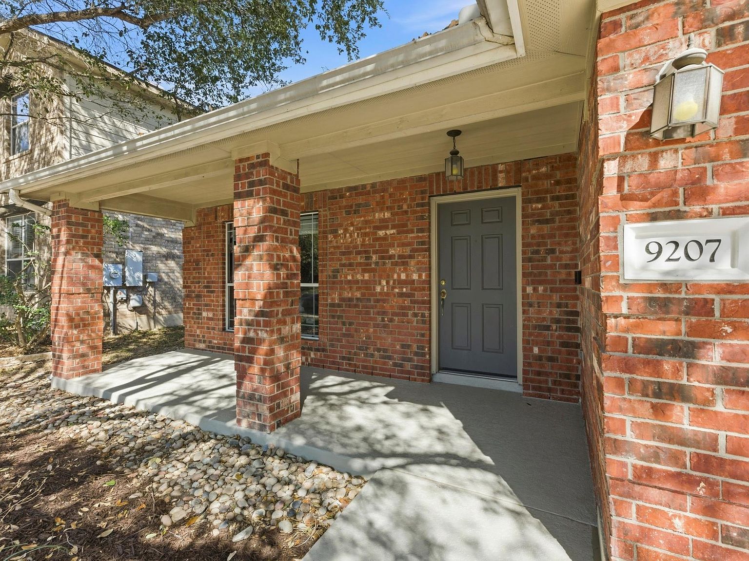 9207 Pioneer Forest Dr Austin, TX 78744 - Thumbnail 3