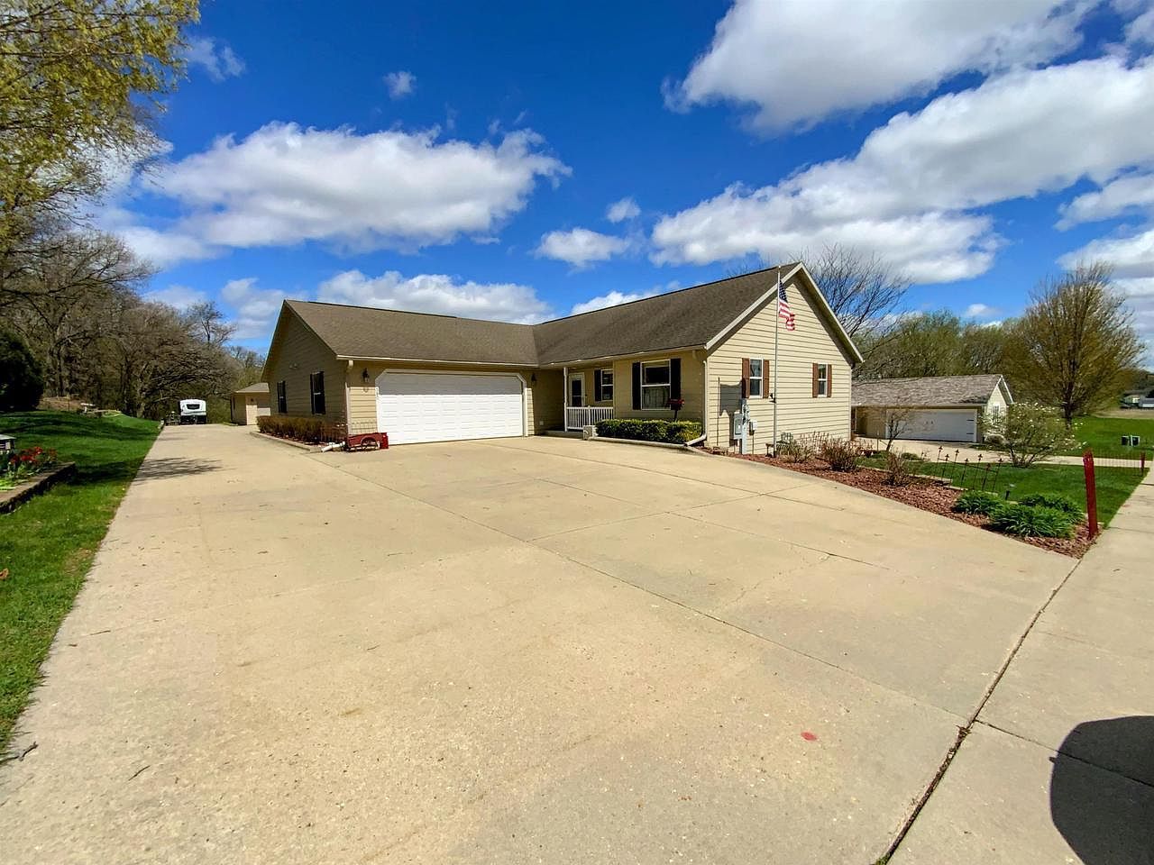 380 W Sunset Dr Milton, WI 53563 - Thumbnail 3