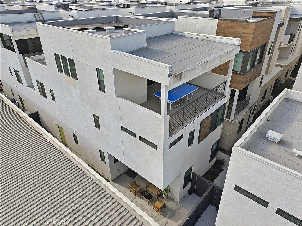 2144 Swallowtail Walk Gardena, CA 90249 - Thumbnail 3