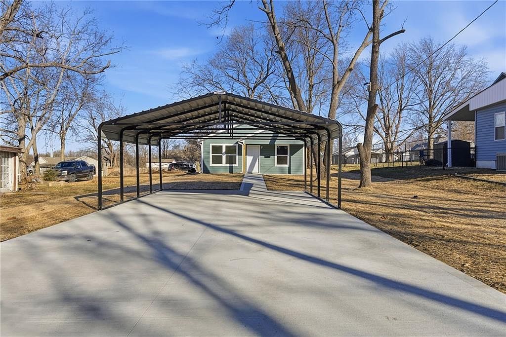 217 Polk St Warrensburg, MO 64093 - Thumbnail 3