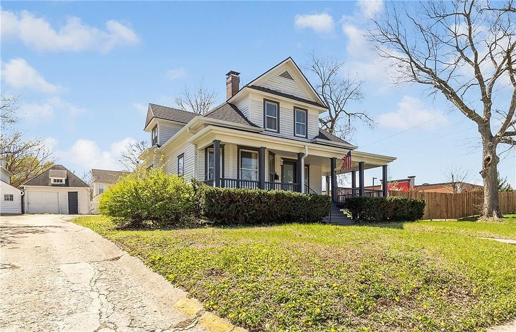 312 E Gay St Warrensburg, MO 64093 - Thumbnail 3