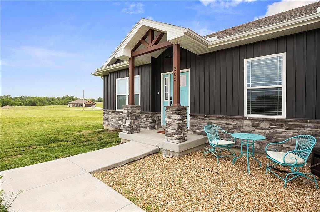 305 SW 11th Rd Warrensburg, MO 64093 - Thumbnail 3