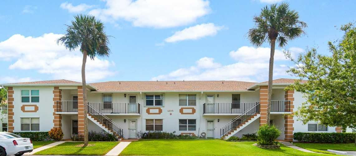 1205 S Lakes End Drive # D2, Ft. Pierce, FL, 34982 - Thumbnail 3