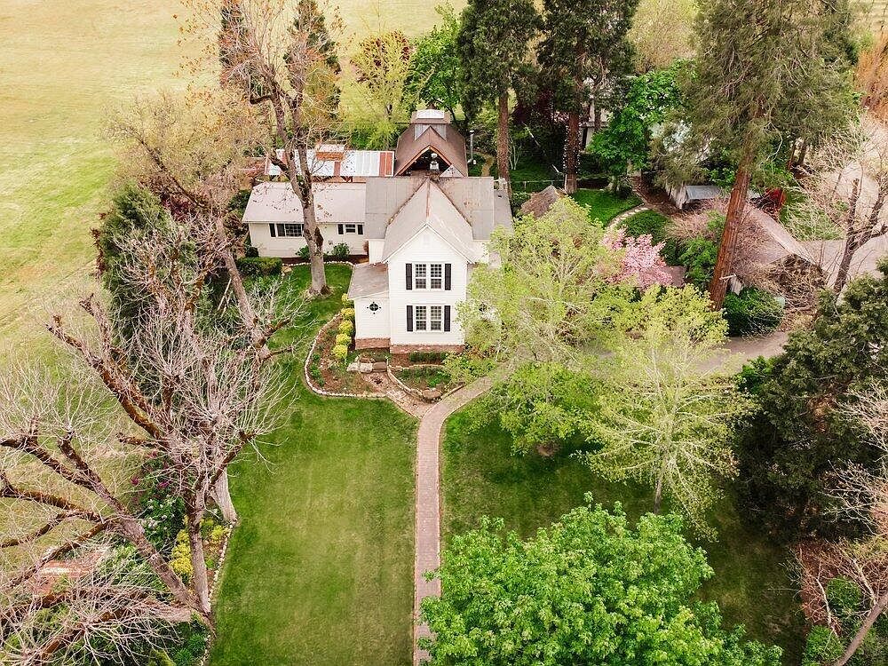 4533 Old Stage Rd Central Point, OR 97502 - Thumbnail 3