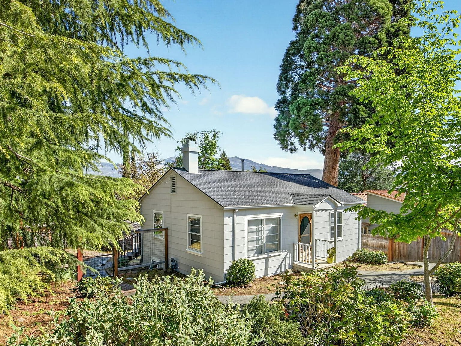 621 Altamont St Ashland, OR 97520 - Thumbnail 3