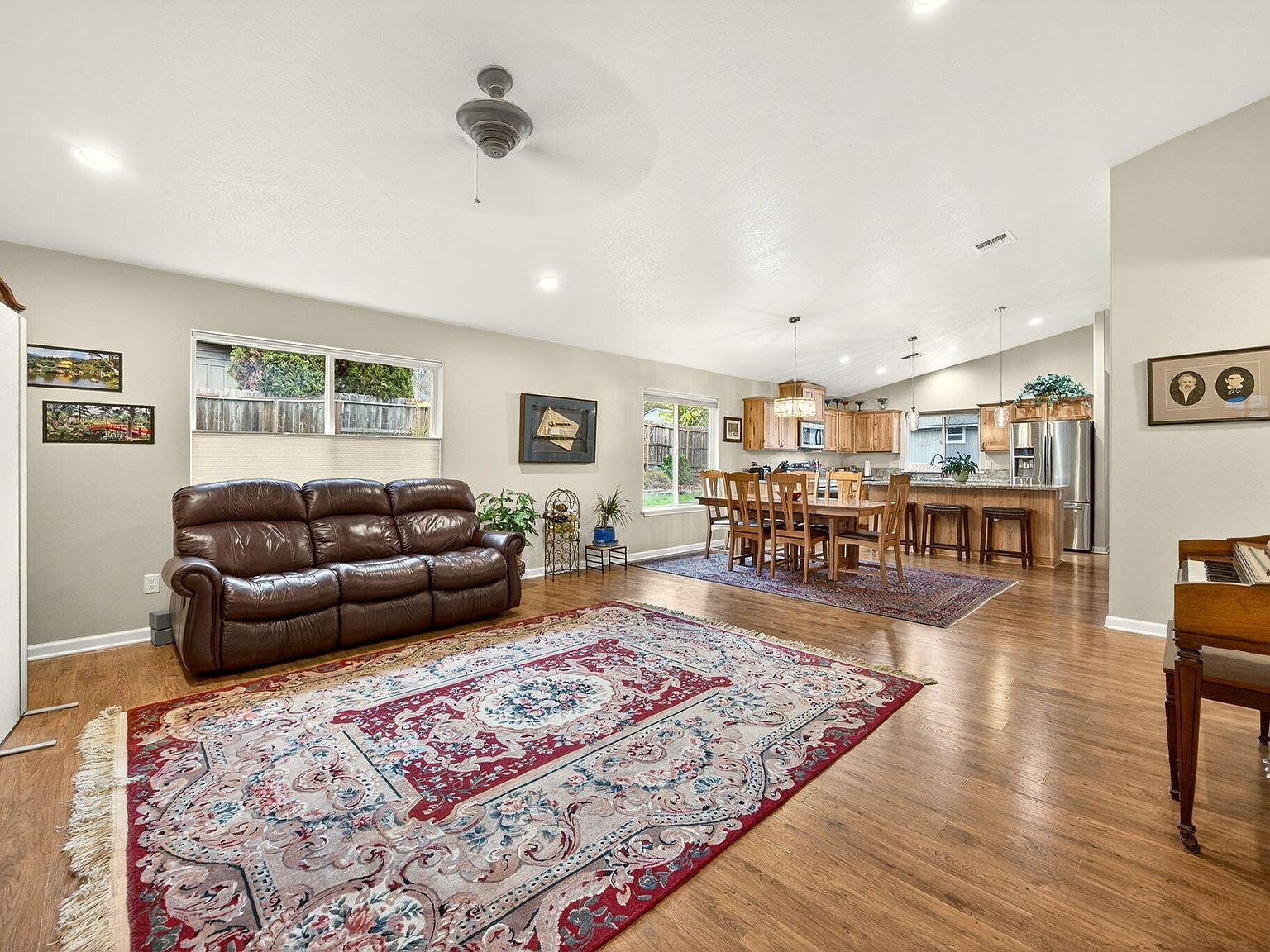 268 Crestview Loop Grants Pass, OR 97527 - Thumbnail 3