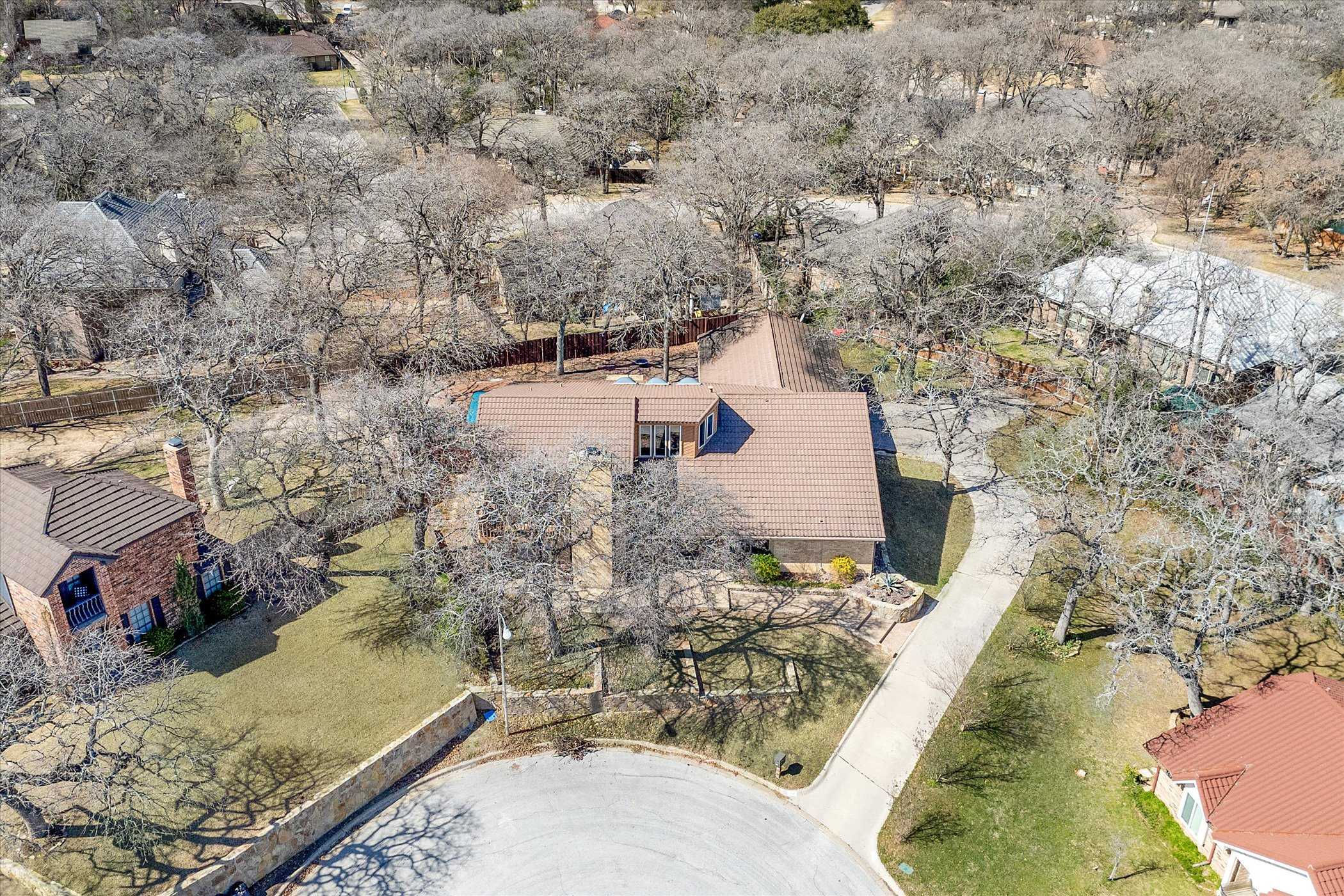 104 Oak Hollow Court South, Azle, TX, USA, 76020 - Thumbnail 3