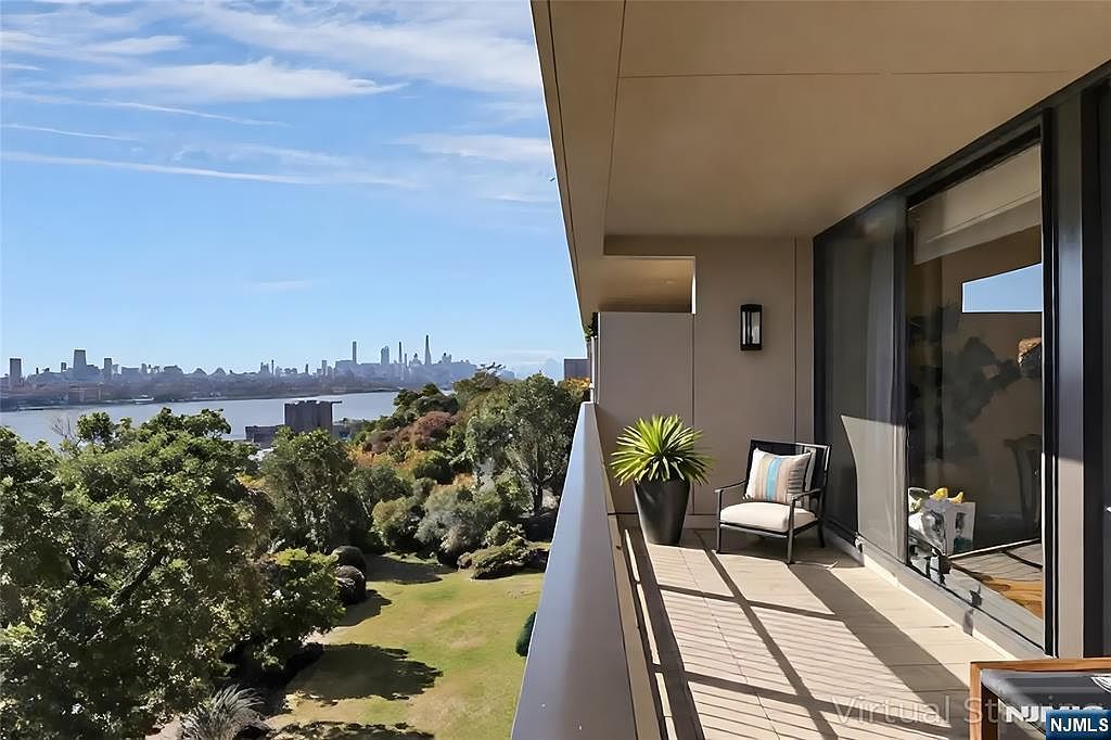 1 Horizon Rd APT 817 Fort Lee, NJ 07024 - Thumbnail 3