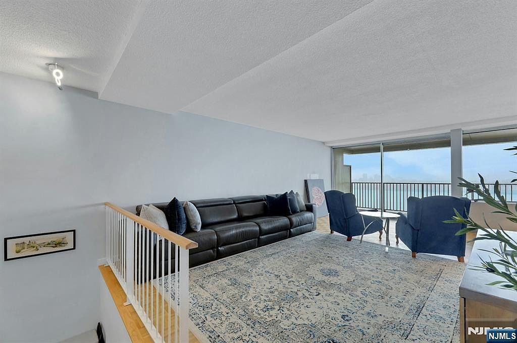 3 Horizon Rd APT 1002 Fort Lee, NJ 07024 - Thumbnail 3