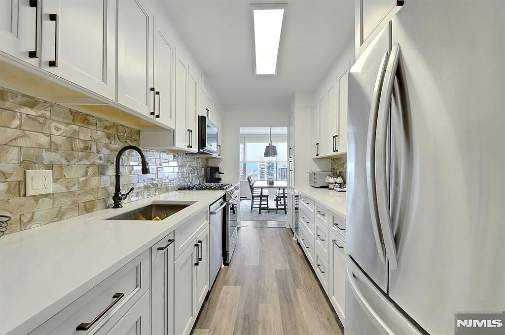 6 Horizon Rd #2209 Fort Lee, NJ 07024 - Thumbnail 3