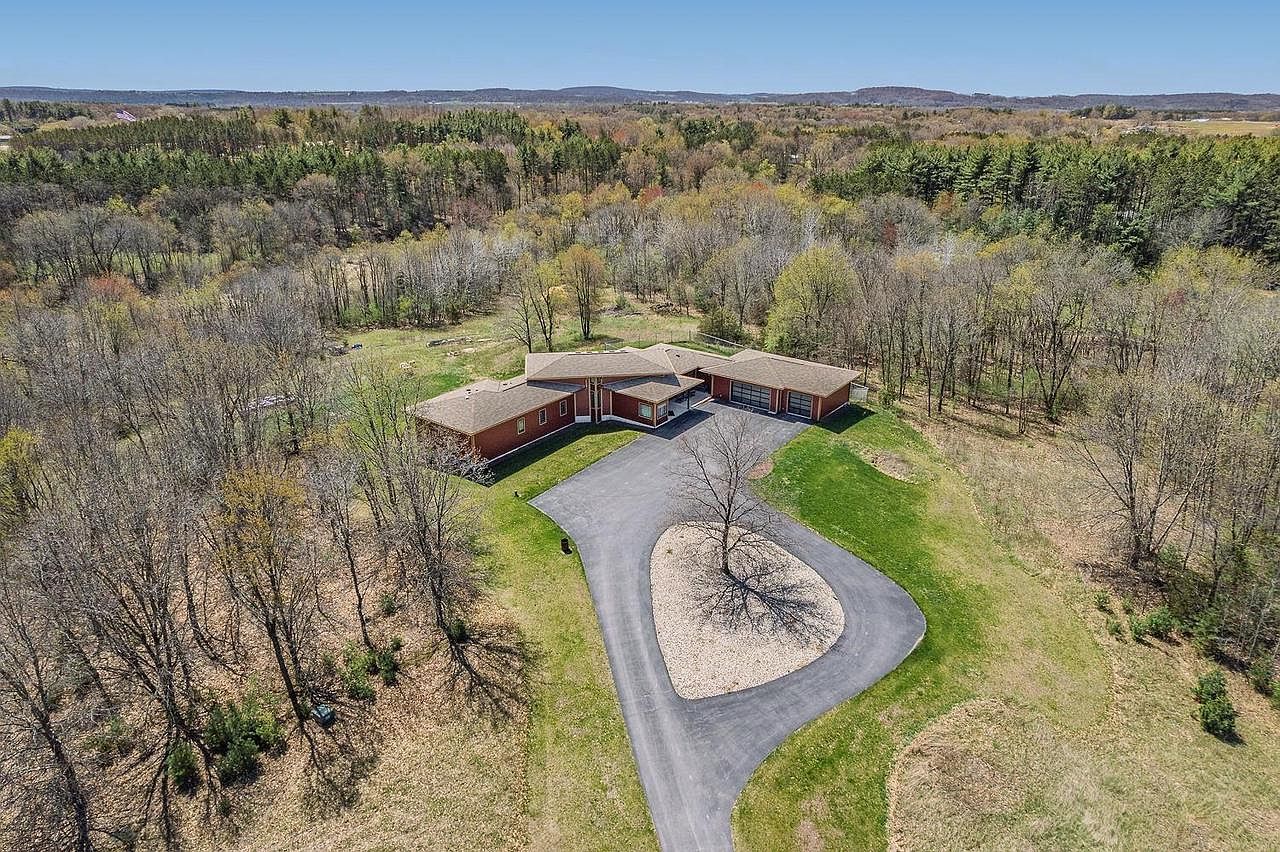 E7521 N Reedsburg Rd Reedsburg, WI 53959 - Thumbnail 3