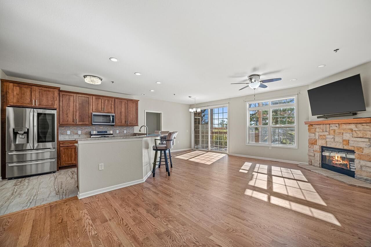 9227 S 51st St #204 Franklin, WI 53132 - Thumbnail 3