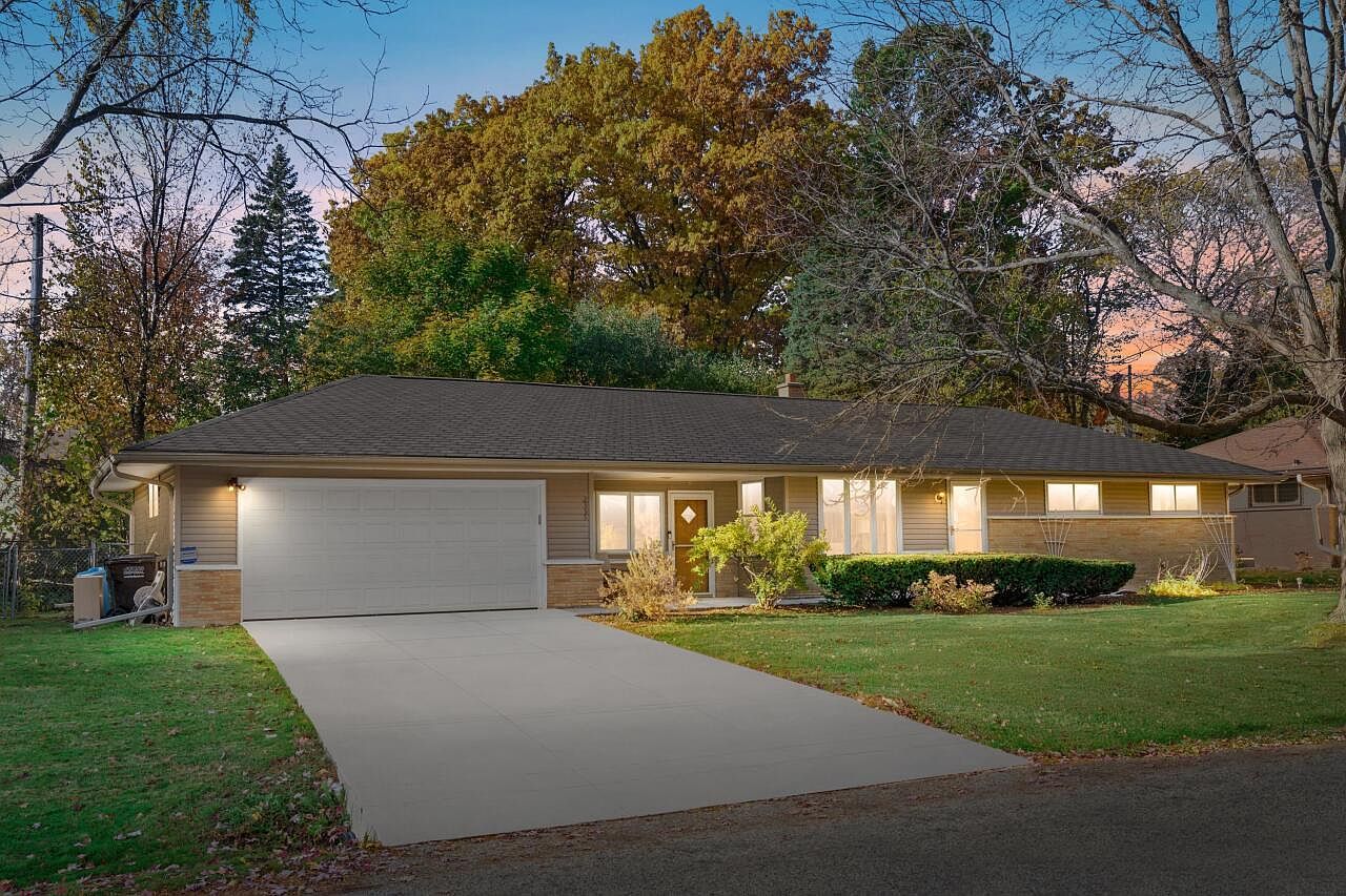 2335 W Marne Ave Glendale, WI 53209 - Thumbnail 3