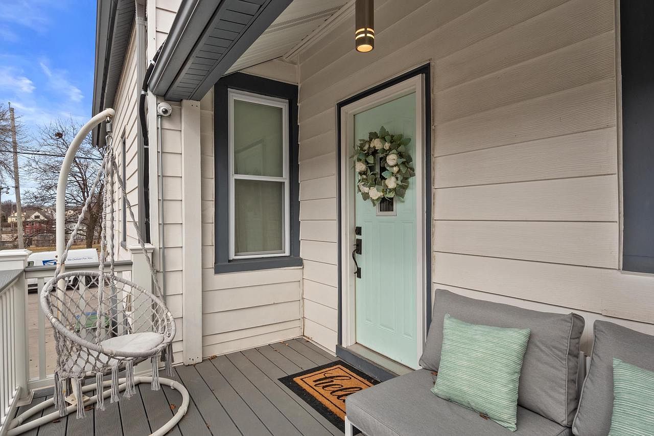 1850 N Arlington Pl Milwaukee, WI 53202 - Thumbnail 3