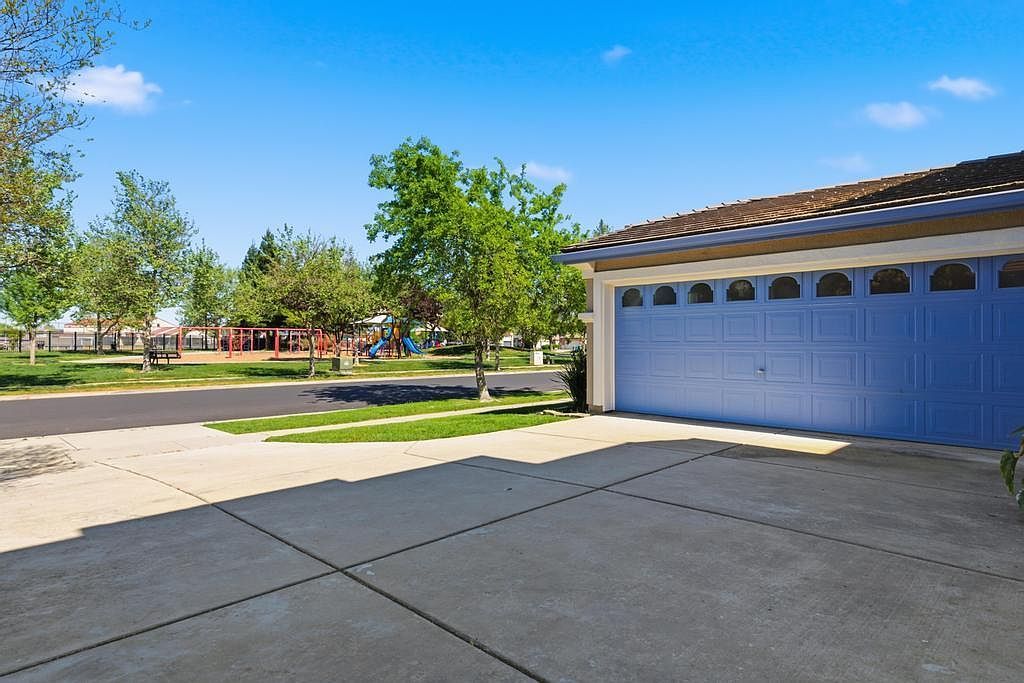 1300 Kensington Dr Plumas Lake, CA 95961 - Thumbnail 3