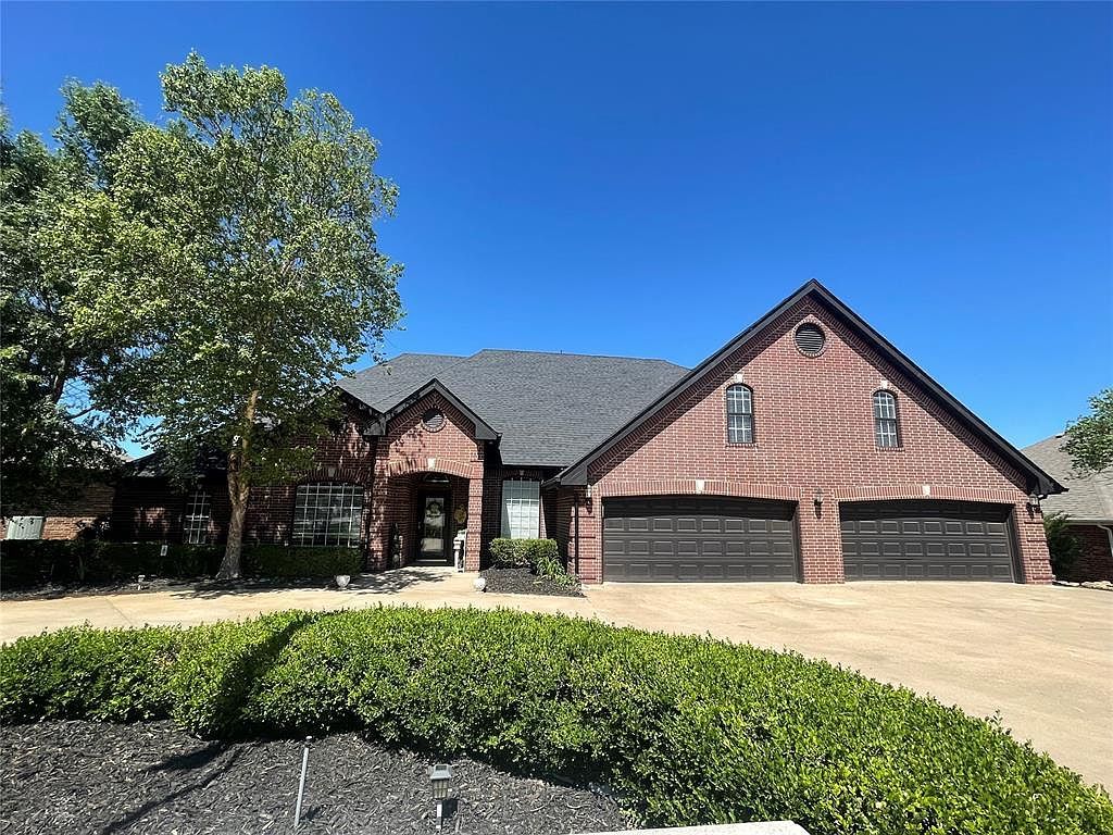 2210 Lakewood Dr Chickasha, OK 73018 - Thumbnail 3