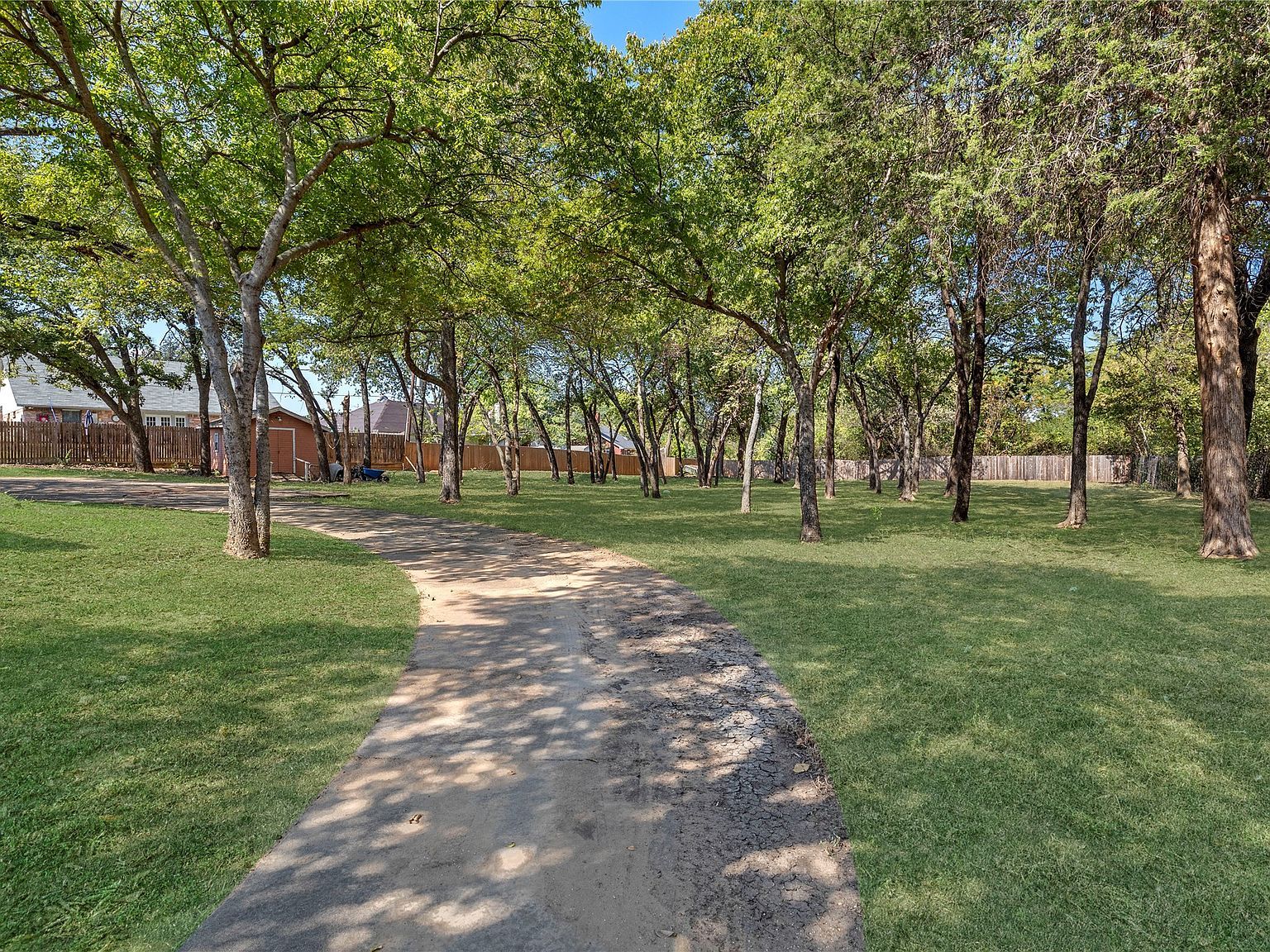 111 Creekside Ct Kennedale, TX 76060 - Thumbnail 3