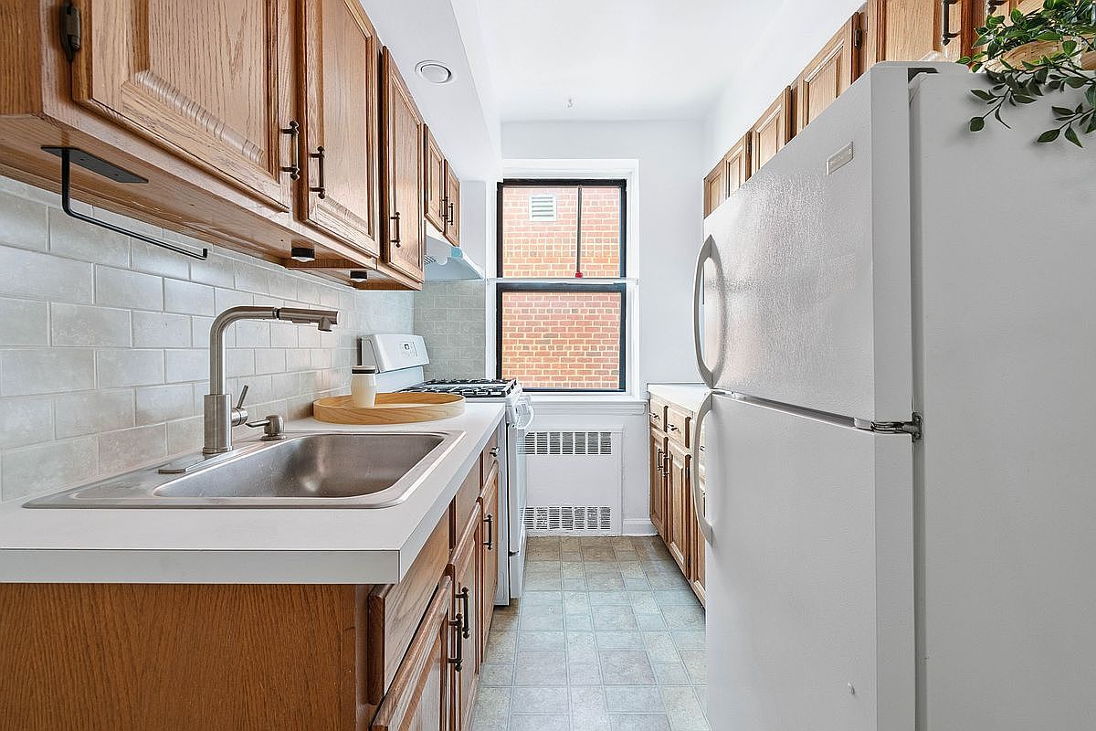 138 71st St APT F8 Brooklyn, NY 11209 - Thumbnail 3