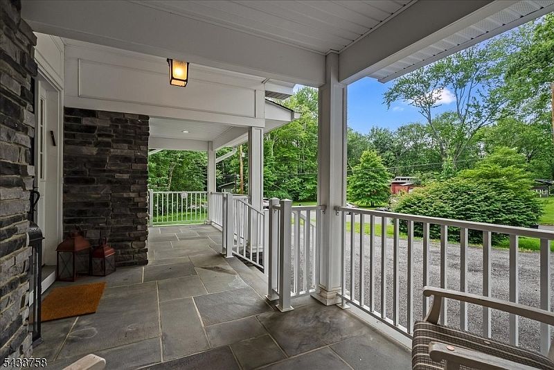 19 Erskine Dr Morristown, NJ 07960 - Thumbnail 3