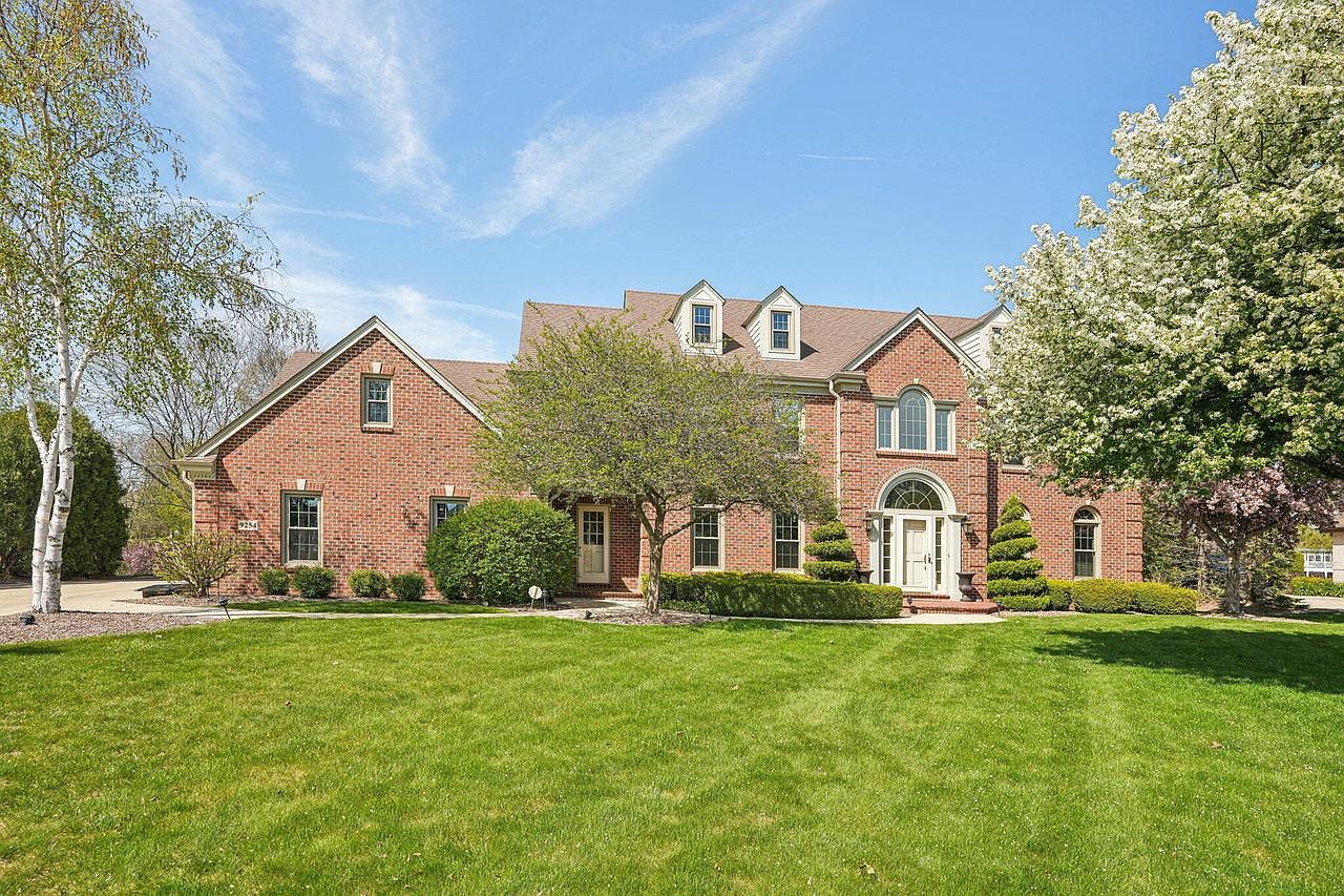 9254 W Wyndham Hills Ct Franklin, WI 53132 - Thumbnail 3