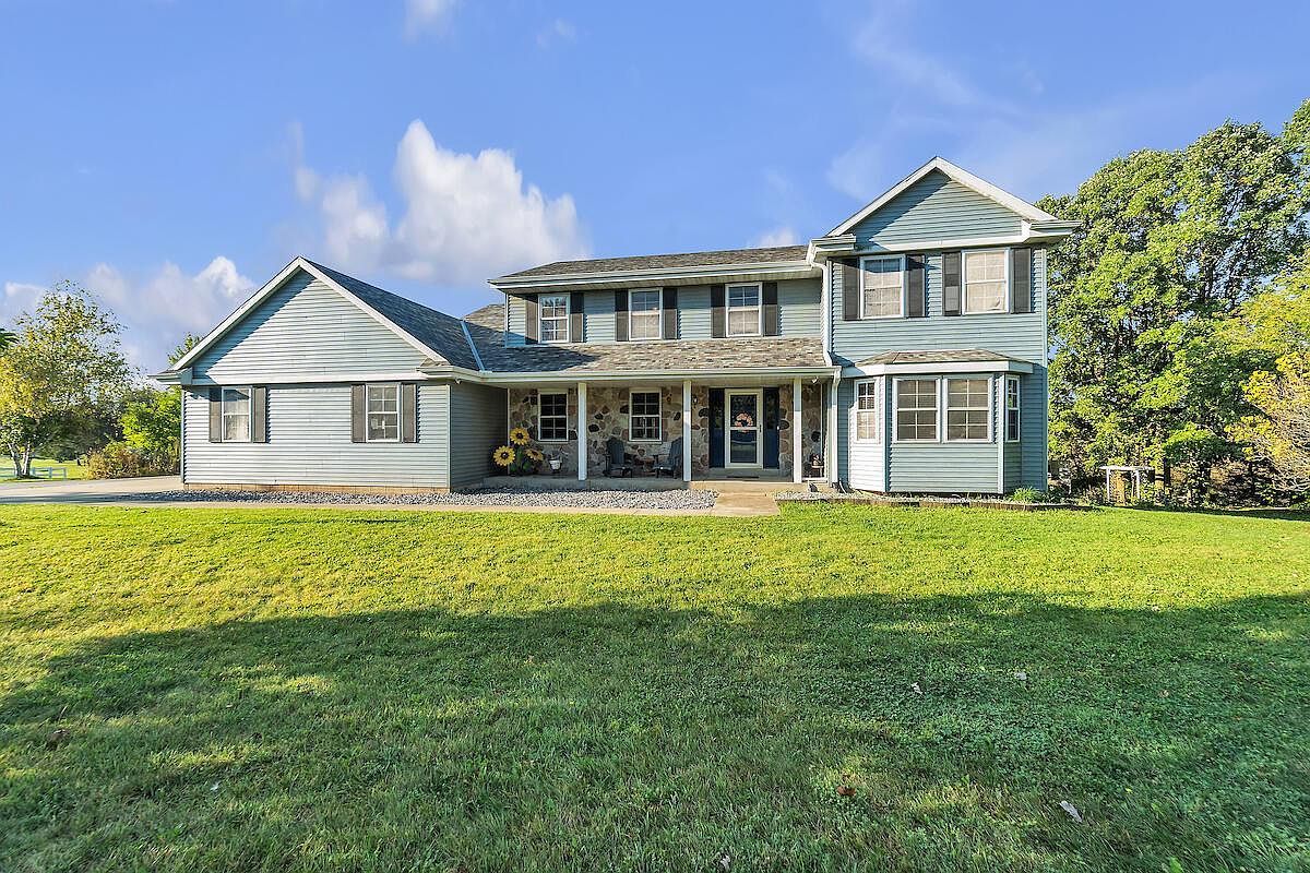 1717 Ernst Dr Hartford, WI 53027 - Thumbnail 3