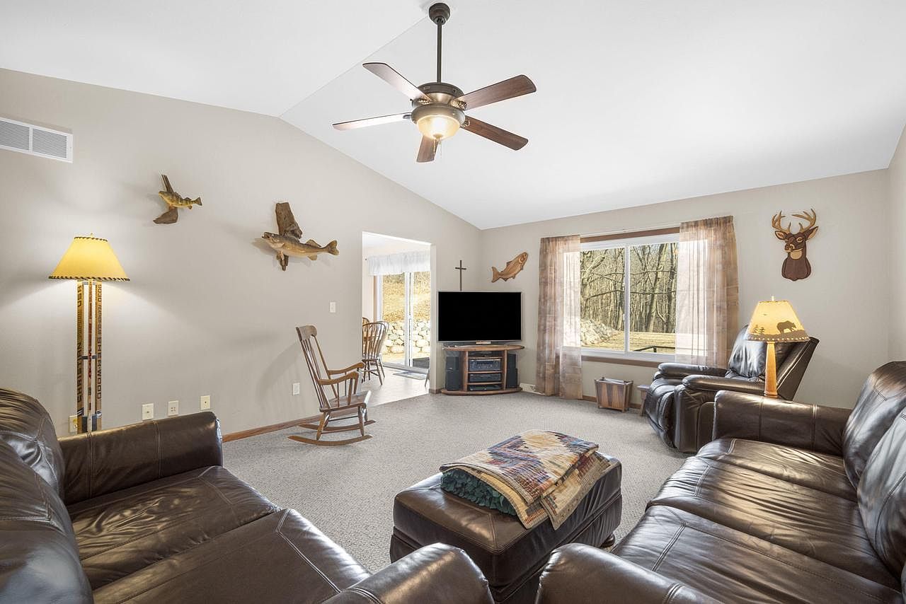 1423 Lower Forest Ct West Bend, WI 53090 - Thumbnail 3