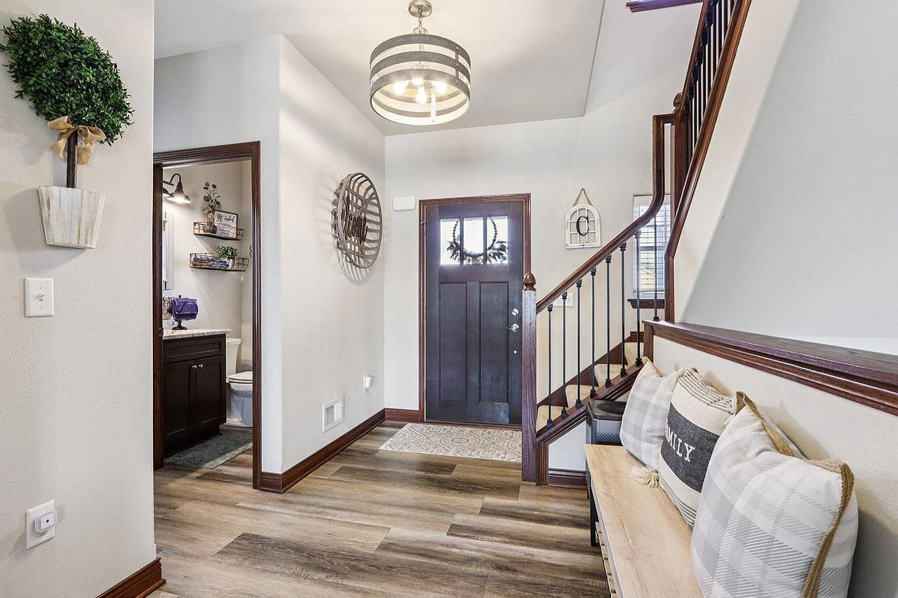 526 Spur Rd Slinger, WI 53086 - Thumbnail 3