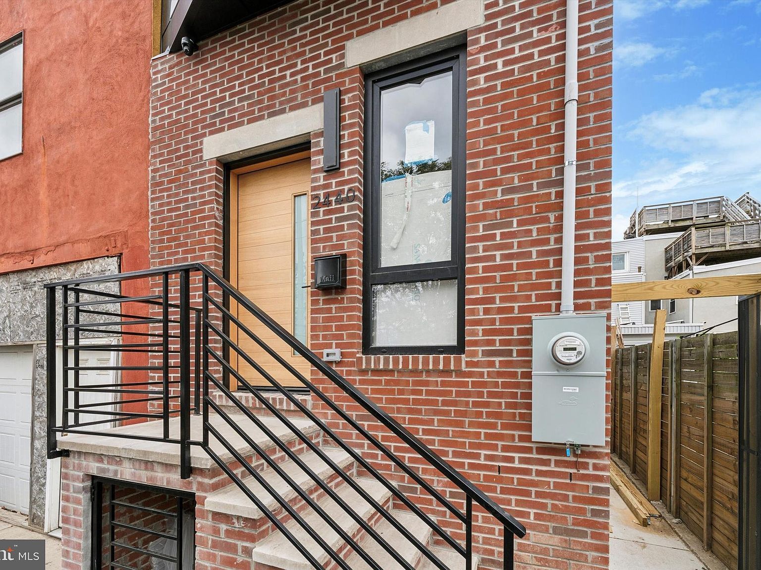 2440 E Harold St Philadelphia, PA 19125 - Thumbnail 3