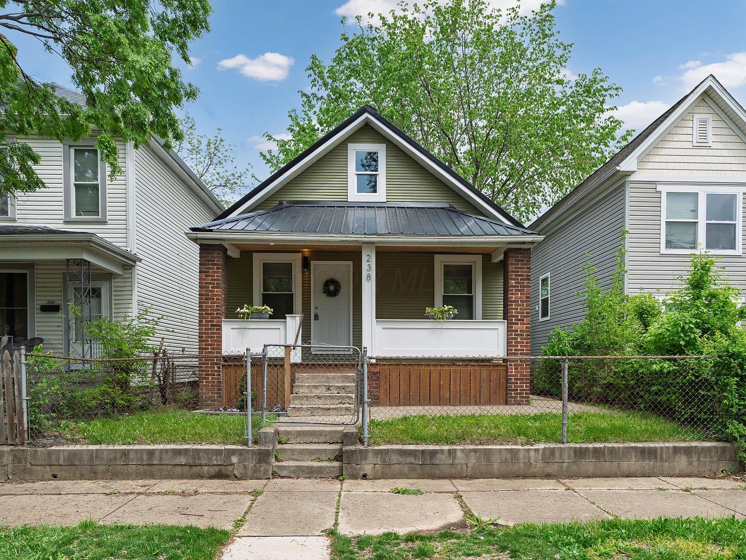 238 E Barthman Ave Columbus, OH 43207 - Thumbnail 3