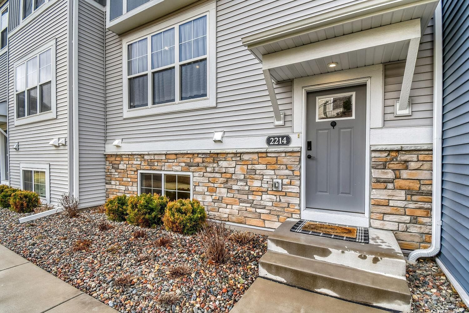 2214 Gateway Curv North Saint Paul, MN 55109 - Thumbnail 3