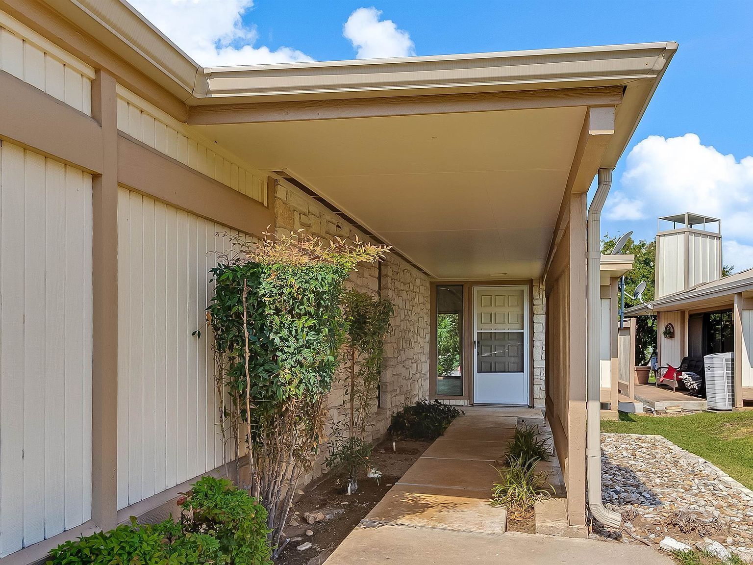 1406 Broken Hls UNIT 3 Horseshoe Bay, TX 78657 - Thumbnail 3