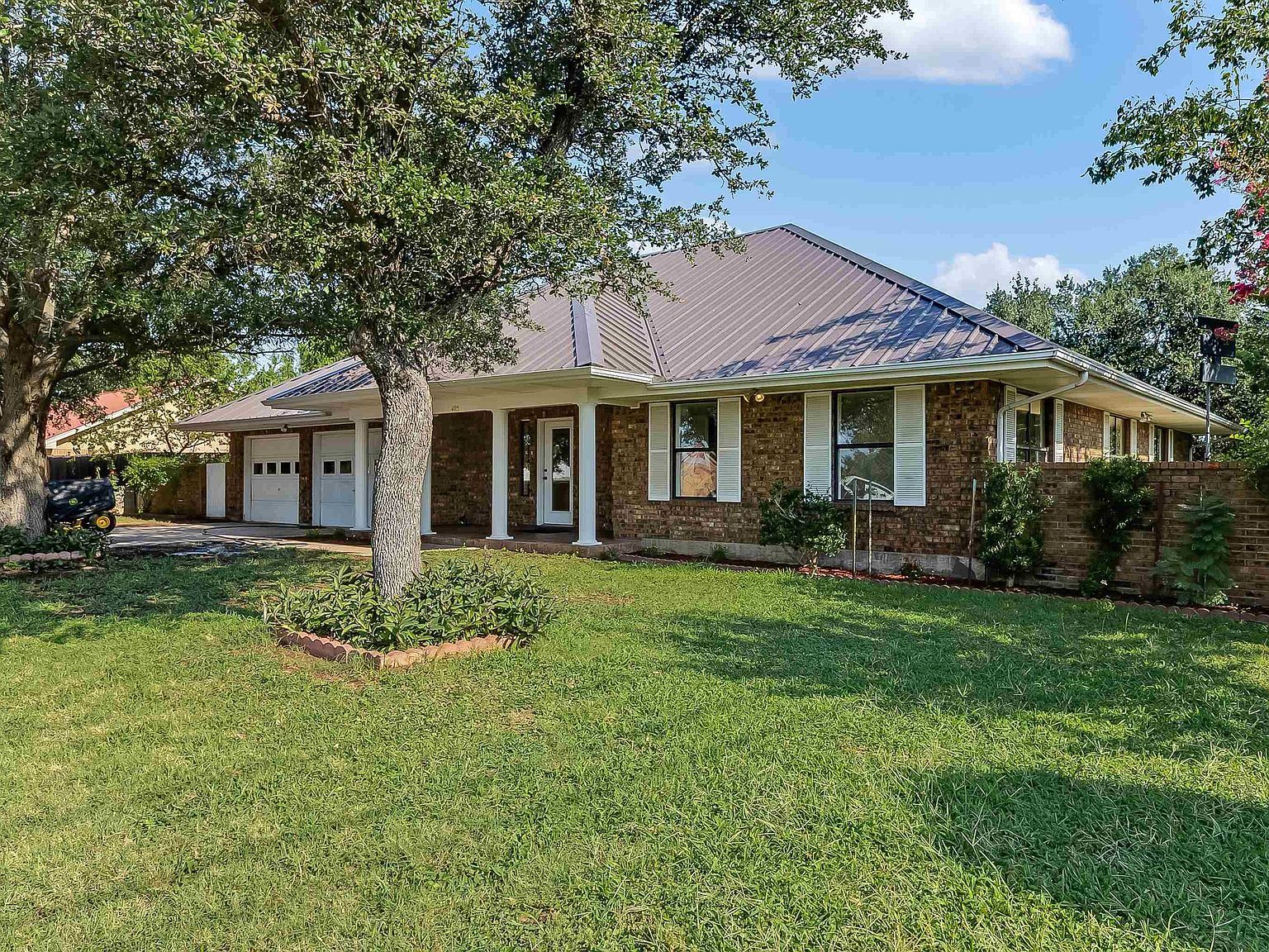 405 E Granite St Llano, TX 78643 - Thumbnail 3