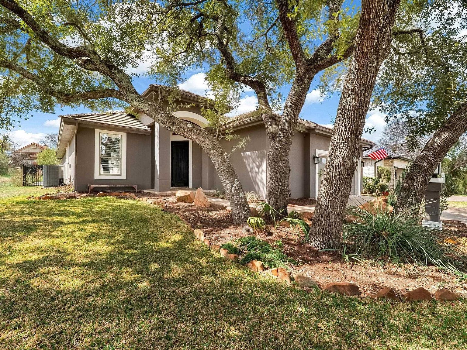 317 Short Circuit Horseshoe Bay, TX 78657 - Thumbnail 3