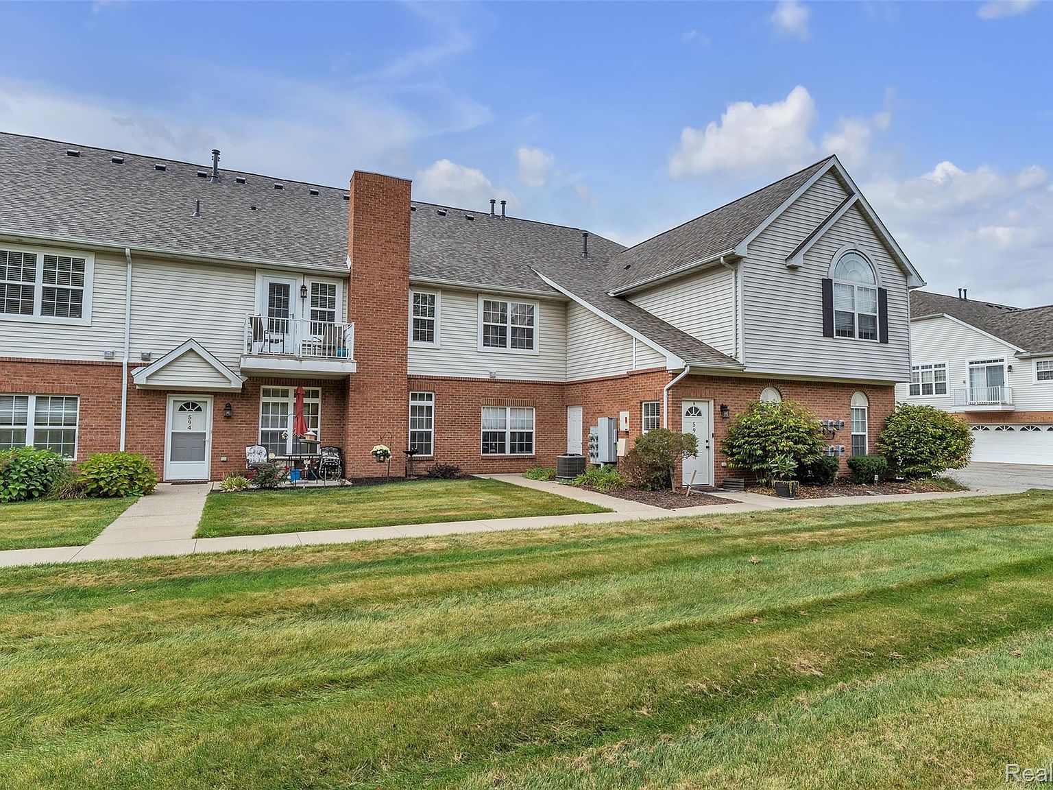 592 Olde English Cir Howell, MI 48855 - Thumbnail 3