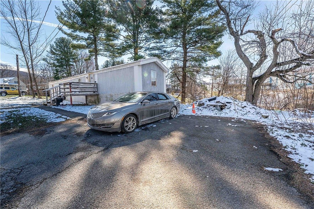 1801 Baldridge Ave Connellsville, PA 15425 - Thumbnail 3