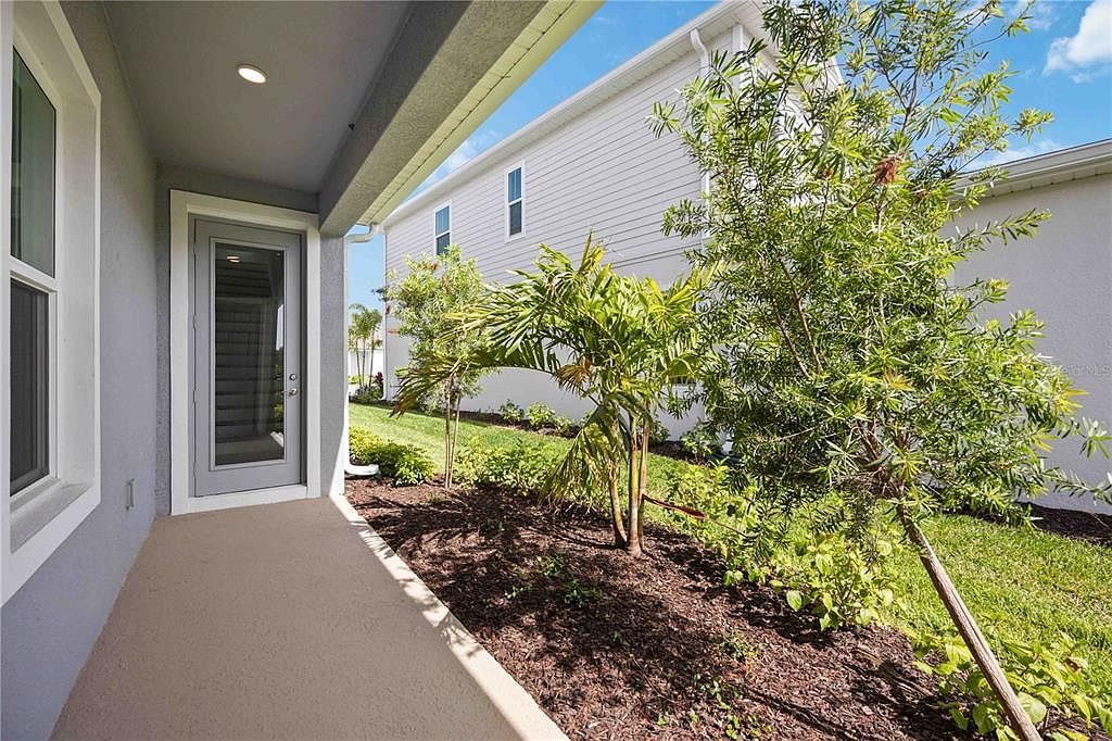 160 Eagleston Ln Sarasota, FL 34240 - Thumbnail 3