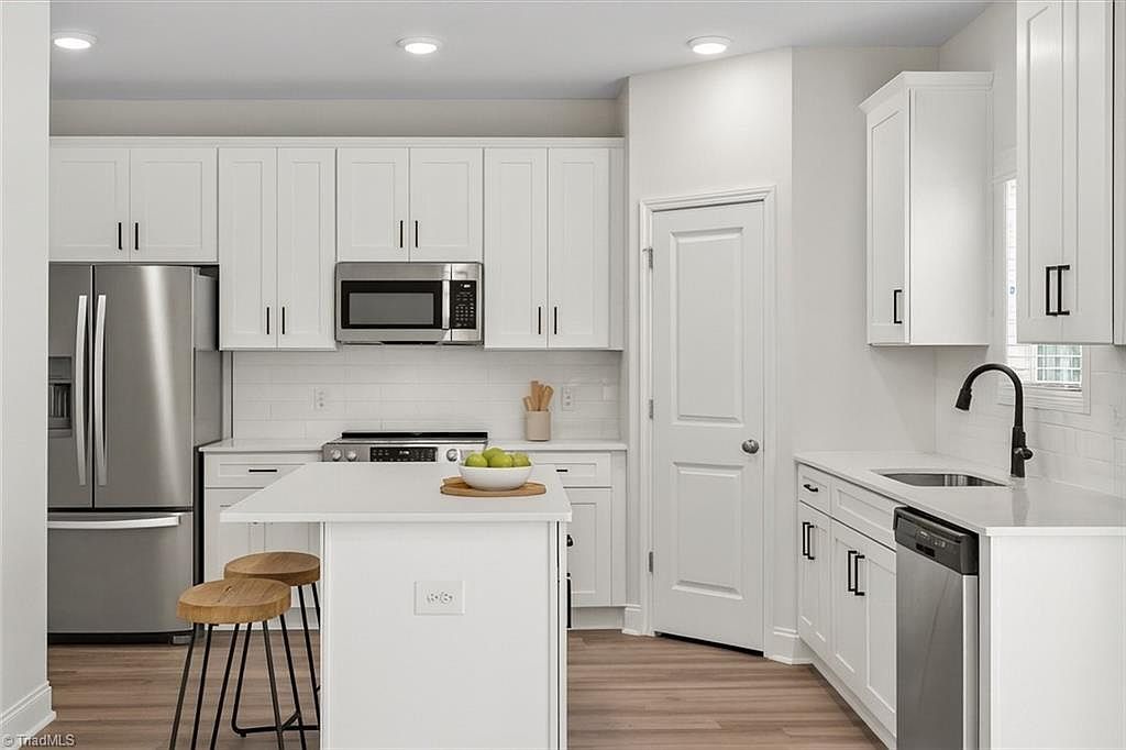 4198 Emmas Way East Bend, NC 27018 - Thumbnail 3