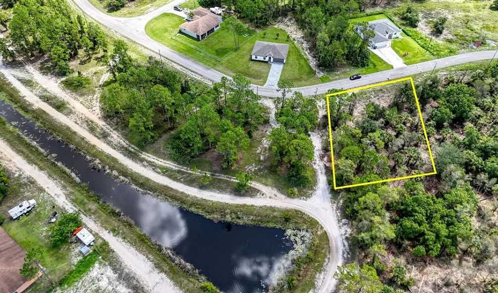 443 Burrstone Dr, Lehigh Acres, FL, USA, 33936 - Thumbnail 4
