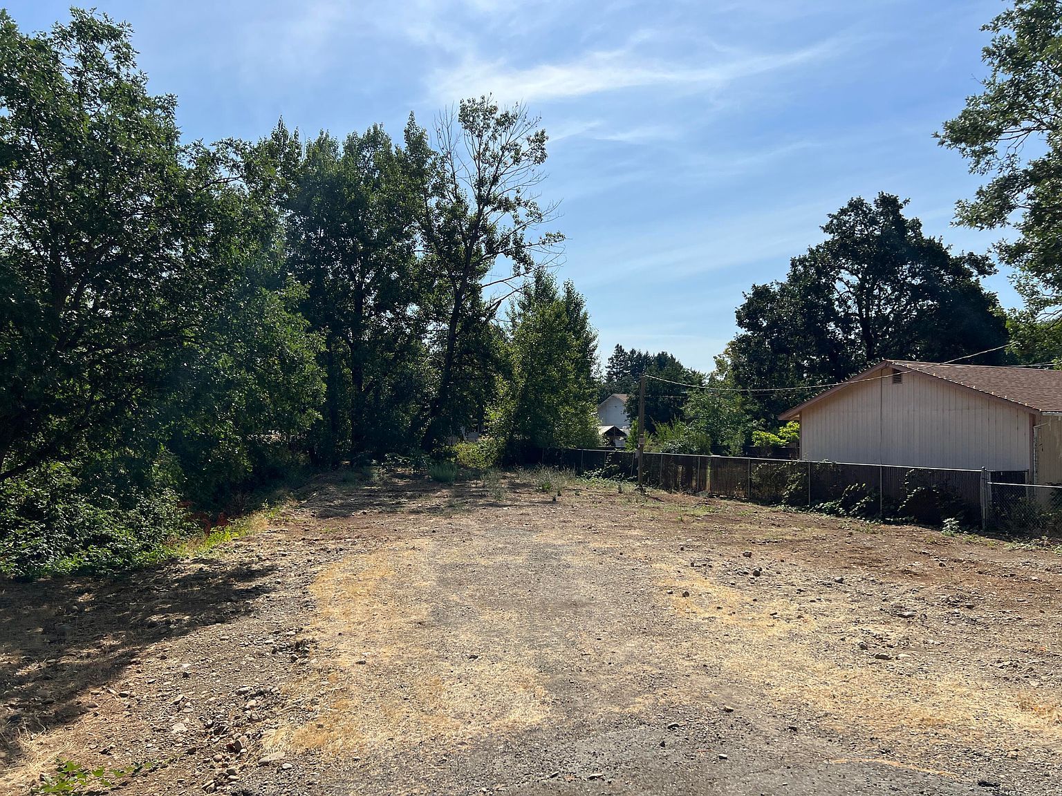 127 S Kerby Ave Cave Junction, OR 97523 - Thumbnail 3