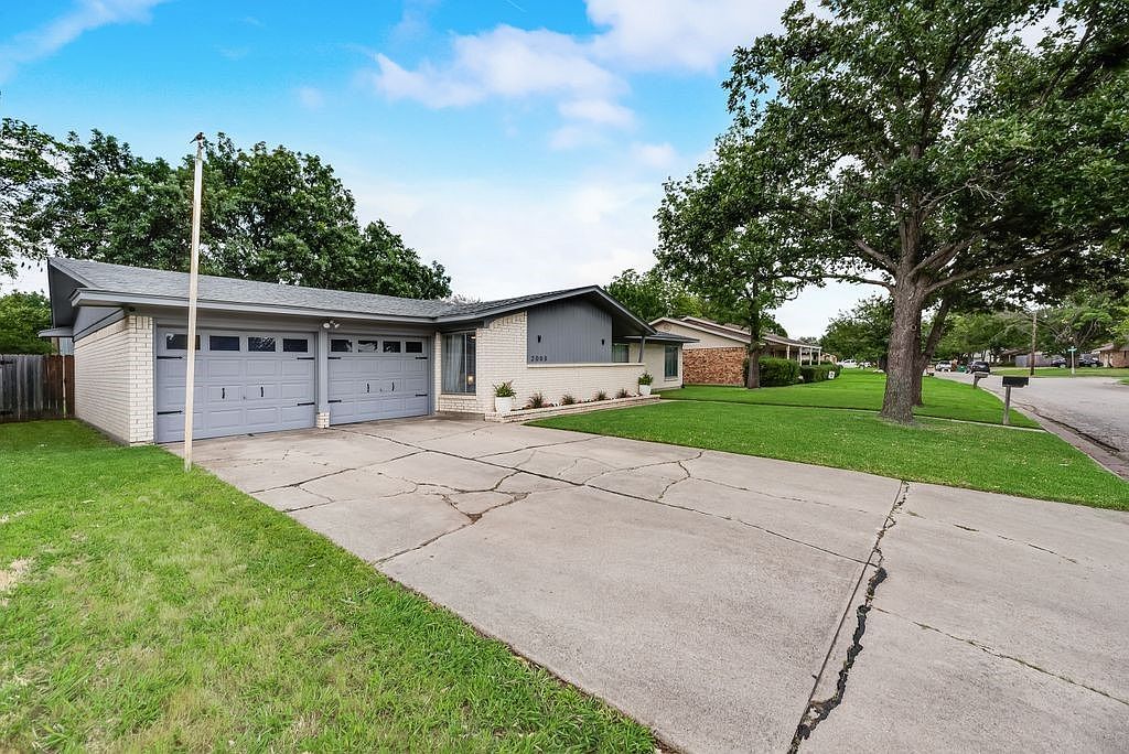 2003 Cypress St Gainesville, TX 76240 - Thumbnail 3