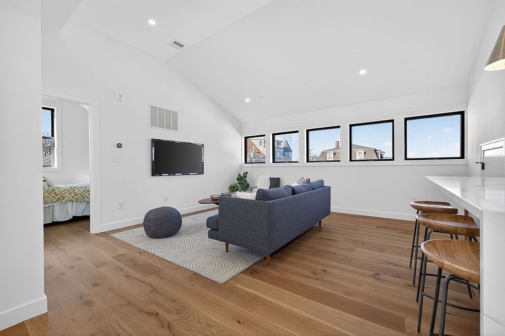 14 Hamlet St #C Somerville, MA 02143 - Thumbnail 3