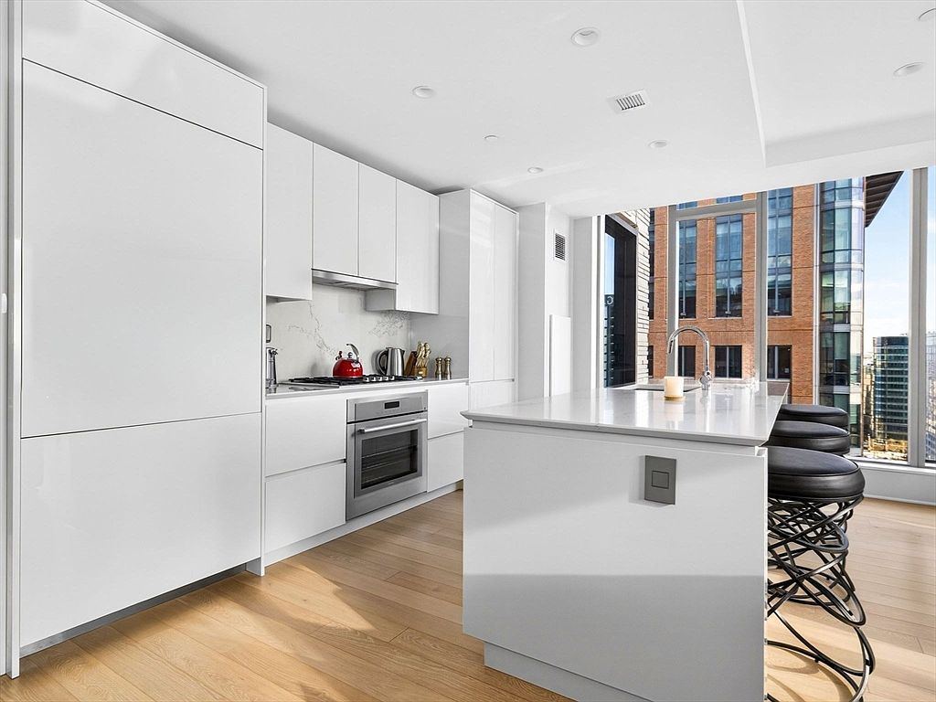 135 Seaport Blvd Unit 2008 Boston, MA 02210 - Thumbnail 3