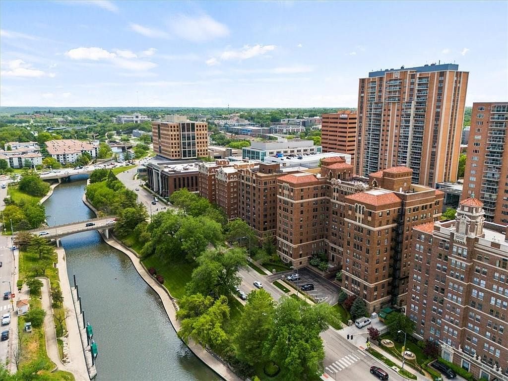 121 W 48th St APT 1504 Kansas City, MO 64112 - Thumbnail 3