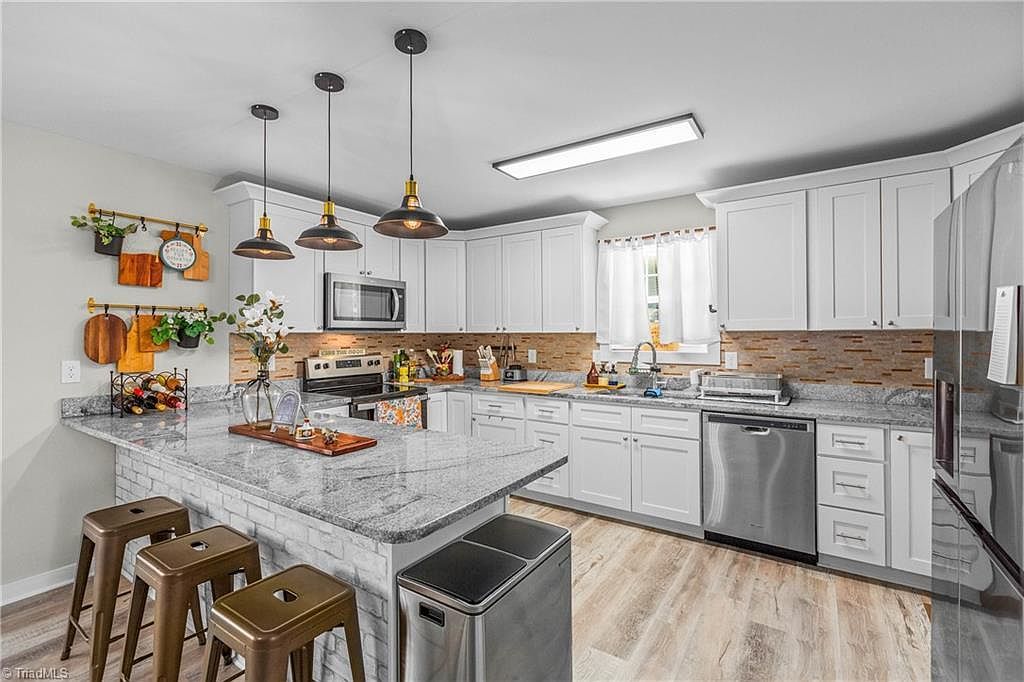 9 Courtesy Dr Thomasville, NC 27360 - Thumbnail 3