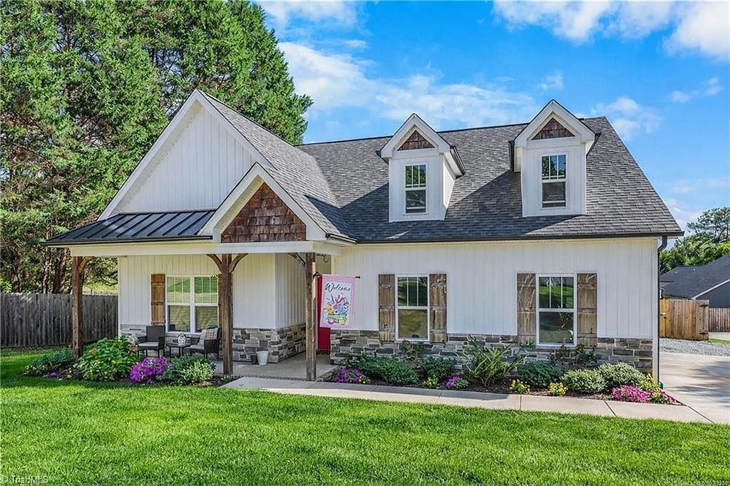 341 N Peace Haven Rd Winston Salem, NC 27104 - Thumbnail 3