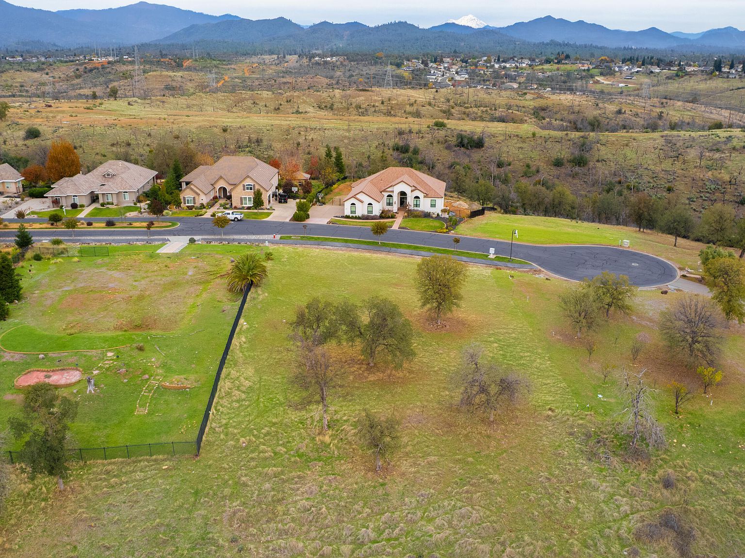 820 Santa Cruz Dr Redding, CA 96003 - Thumbnail 3