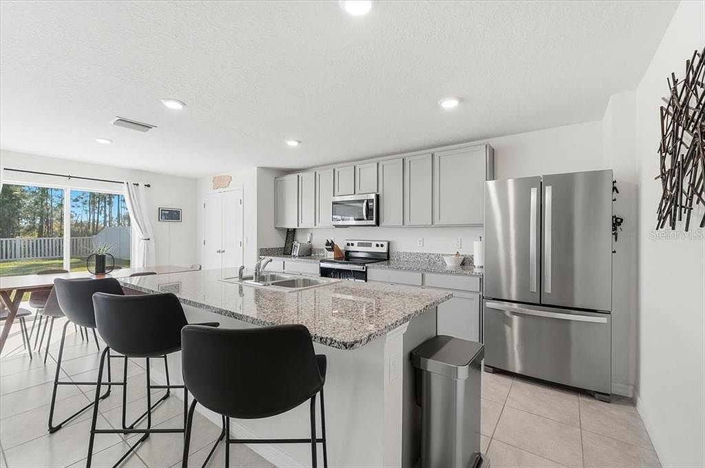 1211 Tahitian Sunrise Dr Plant City, FL 33565 - Thumbnail 3