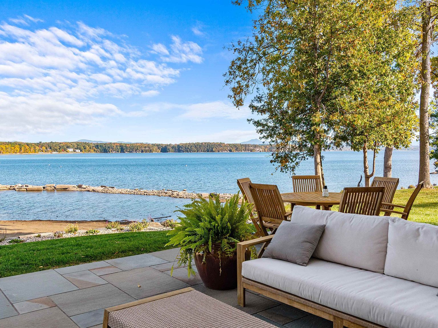 451 Appletree Point Rd Shelburne, VT 05408 - Thumbnail 3