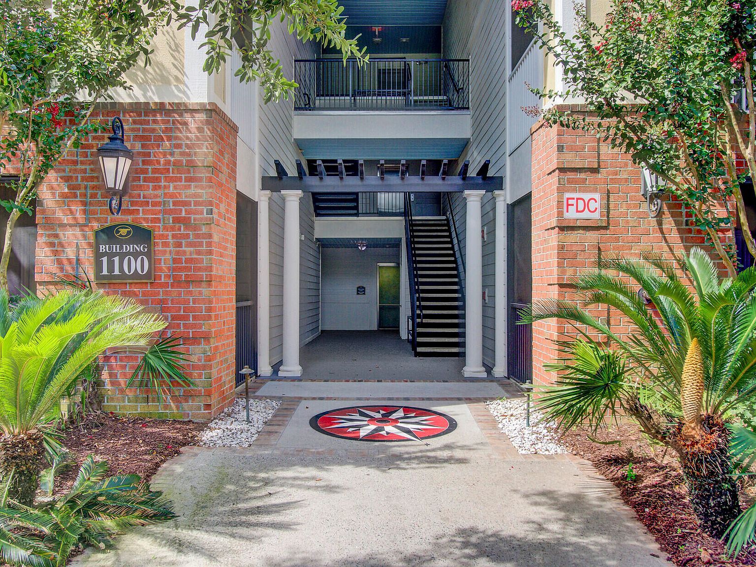 1111 Basildon Rd Mount Pleasant, SC 29466 - Thumbnail 3